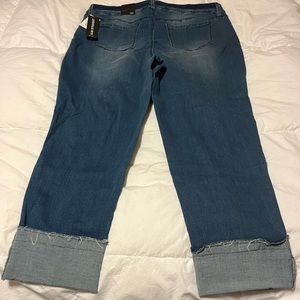 Women’s stretch cropped jeans. NWT Size 18